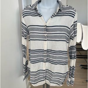 XiRena Button up gauze shirt